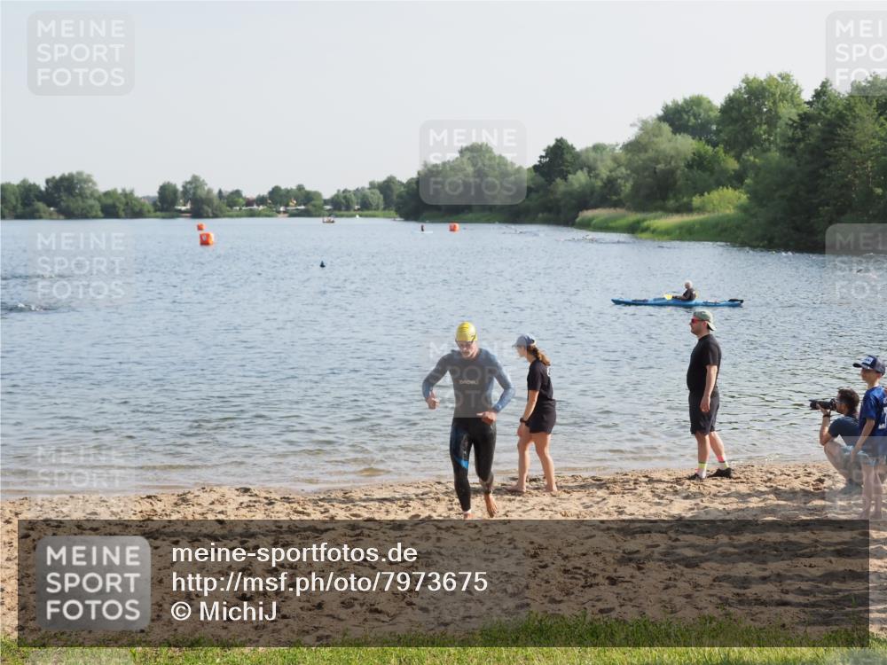 21.06.2025 - 27. Vierlanden-Triathlon MichiJ http://msf.ph/oto/7973675 15.06.2026 08:37:48 Schwimmen 73, 171, 180, 181 meine-sportfotos.de