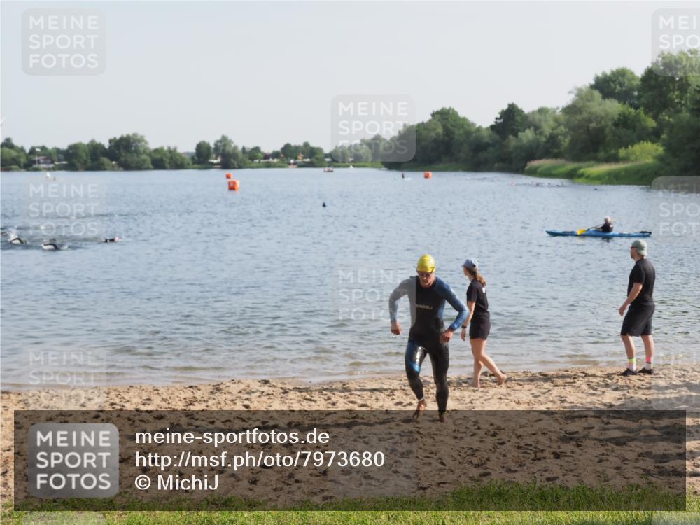 21.06.2025 - 27. Vierlanden-Triathlon MichiJ http://msf.ph/oto/7973680 15.06.2026 08:37:49 Schwimmen 73, 171, 180, 181 meine-sportfotos.de
