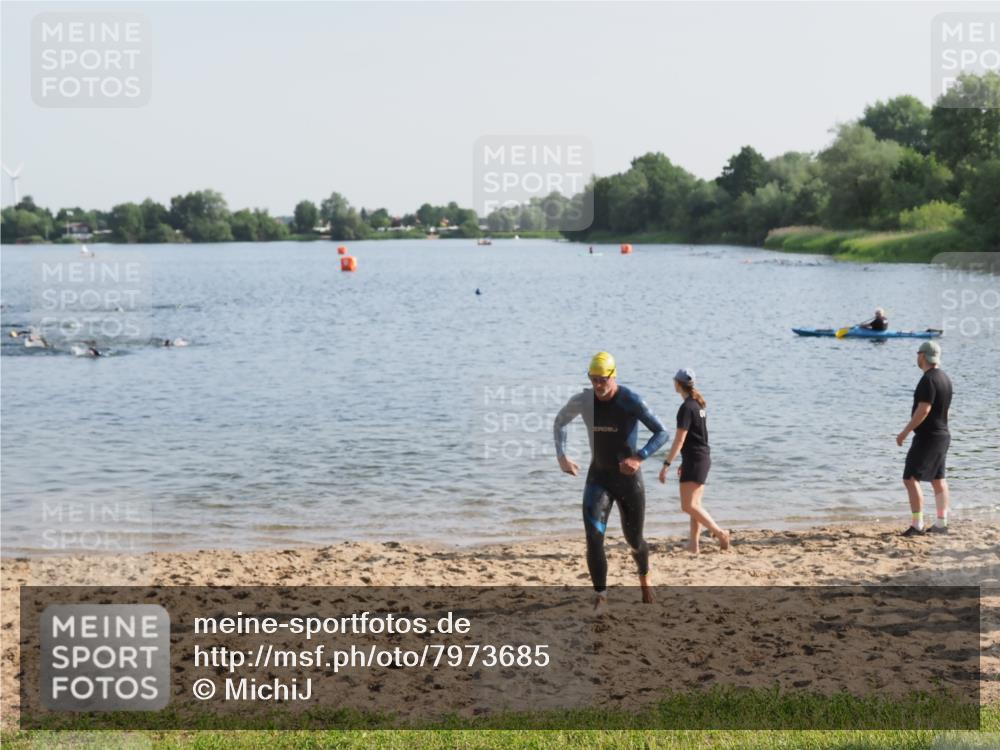 21.06.2025 - 27. Vierlanden-Triathlon MichiJ http://msf.ph/oto/7973685 15.06.2026 08:37:49 Schwimmen 73, 171, 180, 181 meine-sportfotos.de