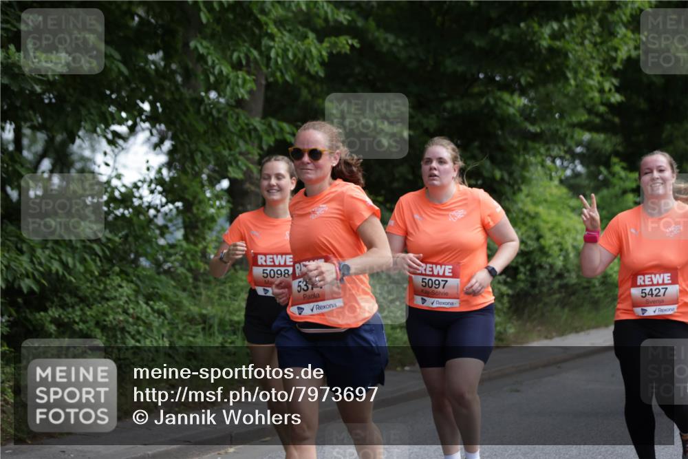 15.06.2025 - REWE Women's Run Jannik Wohlers http://msf.ph/oto/7973697 15.06.2025 10:08:29 Laufen 5098, 53, 5097, 5427 meine-sportfotos.de