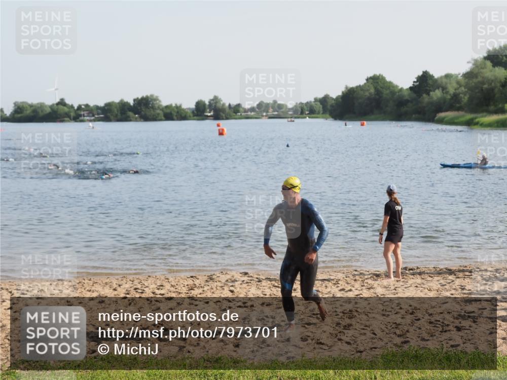 21.06.2025 - 27. Vierlanden-Triathlon MichiJ http://msf.ph/oto/7973701 15.06.2026 08:37:50 Schwimmen 73, 171, 180, 181 meine-sportfotos.de