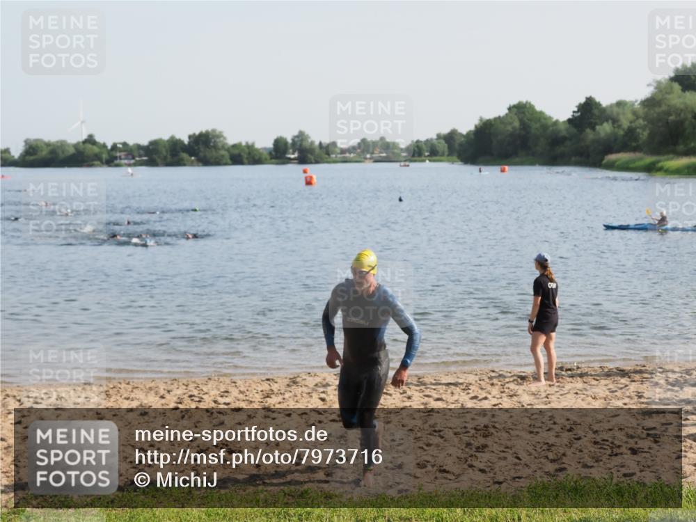 21.06.2025 - 27. Vierlanden-Triathlon MichiJ http://msf.ph/oto/7973716 15.06.2026 08:37:50 Schwimmen 73, 171, 180, 181 meine-sportfotos.de