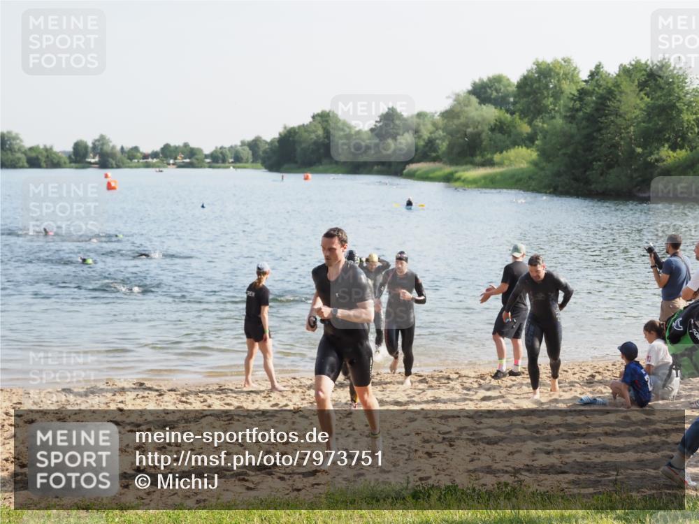 21.06.2025 - 27. Vierlanden-Triathlon MichiJ http://msf.ph/oto/7973751 15.06.2026 08:38:30 Schwimmen 27, 35, 45, 86, 126 meine-sportfotos.de