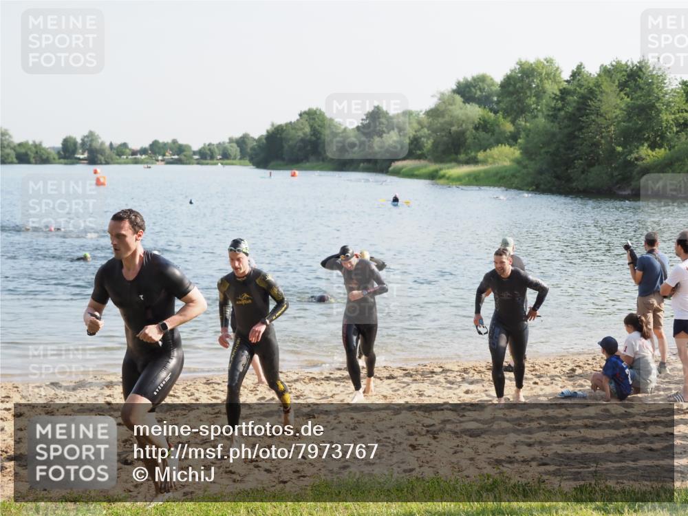 21.06.2025 - 27. Vierlanden-Triathlon MichiJ http://msf.ph/oto/7973767 15.06.2026 08:38:31 Schwimmen 27, 35, 45, 86, 126 meine-sportfotos.de