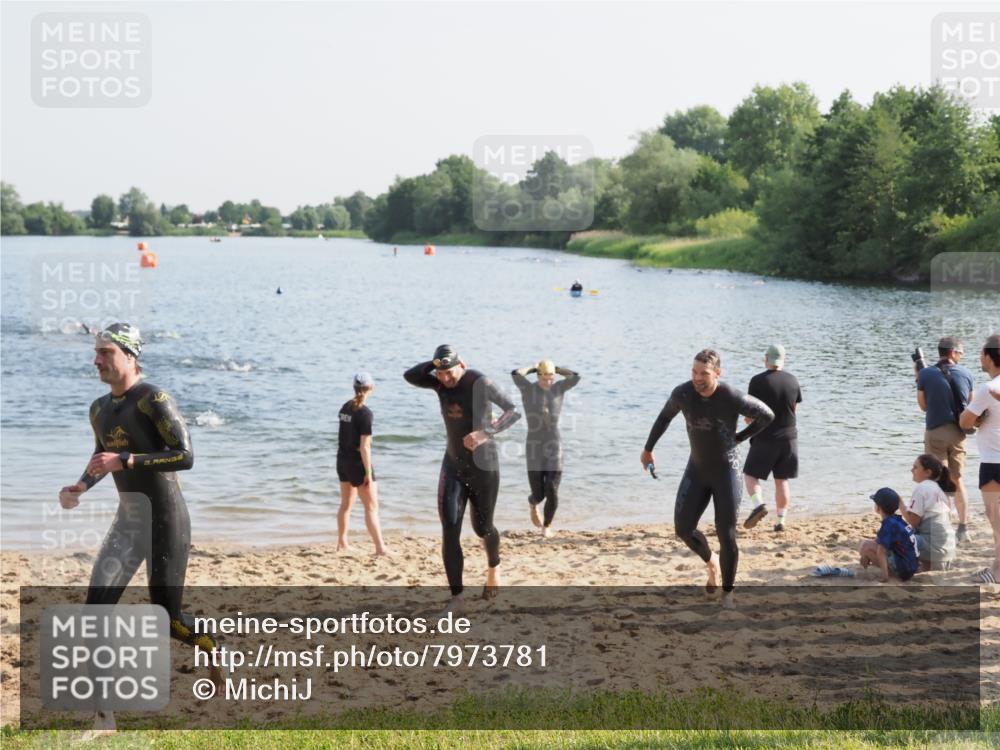 21.06.2025 - 27. Vierlanden-Triathlon MichiJ http://msf.ph/oto/7973781 15.06.2026 08:38:32 Schwimmen 27, 35, 45, 86, 126 meine-sportfotos.de
