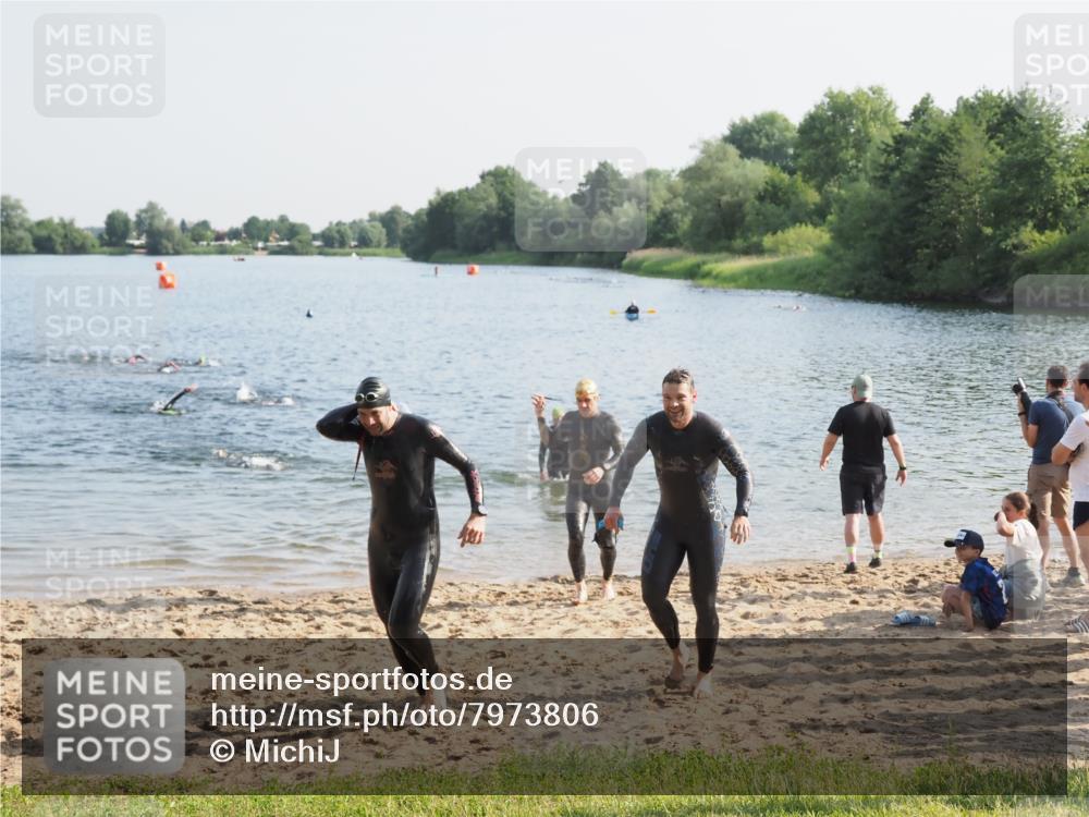 21.06.2025 - 27. Vierlanden-Triathlon MichiJ http://msf.ph/oto/7973806 15.06.2026 08:38:33 Schwimmen 27, 35, 45, 86, 126 meine-sportfotos.de