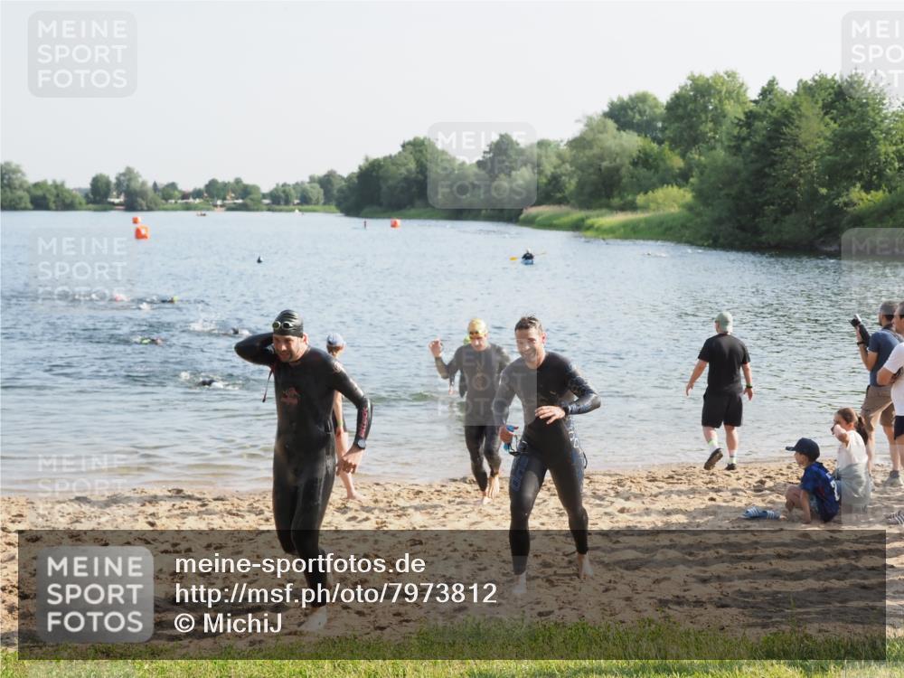 21.06.2025 - 27. Vierlanden-Triathlon MichiJ http://msf.ph/oto/7973812 15.06.2026 08:38:33 Schwimmen 27, 35, 45, 86, 126 meine-sportfotos.de