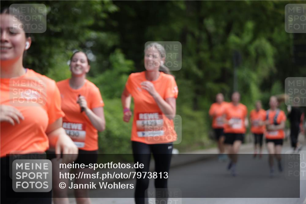 15.06.2025 - REWE Women's Run Jannik Wohlers http://msf.ph/oto/7973813 15.06.2025 10:08:34 Laufen 5429, 4430 meine-sportfotos.de