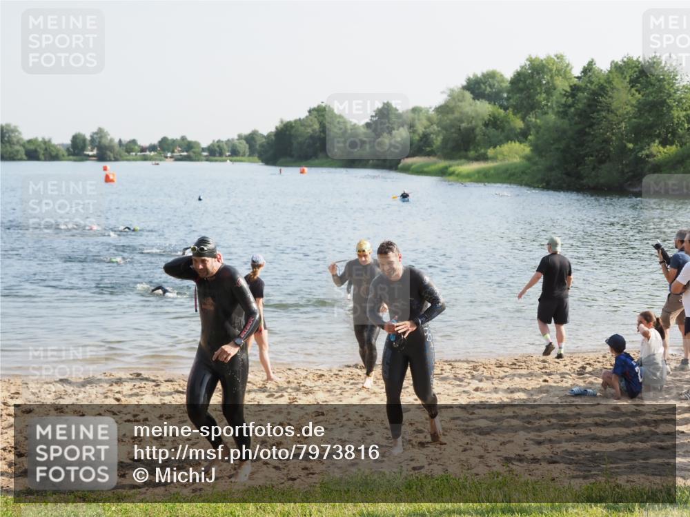 21.06.2025 - 27. Vierlanden-Triathlon MichiJ http://msf.ph/oto/7973816 15.06.2026 08:38:33 Schwimmen 27, 35, 45, 86, 126 meine-sportfotos.de