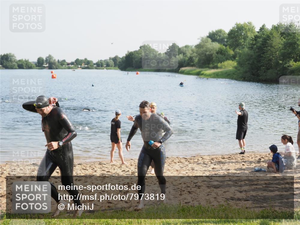 21.06.2025 - 27. Vierlanden-Triathlon MichiJ http://msf.ph/oto/7973819 15.06.2026 08:38:34 Schwimmen 27, 35, 45, 86, 126 meine-sportfotos.de