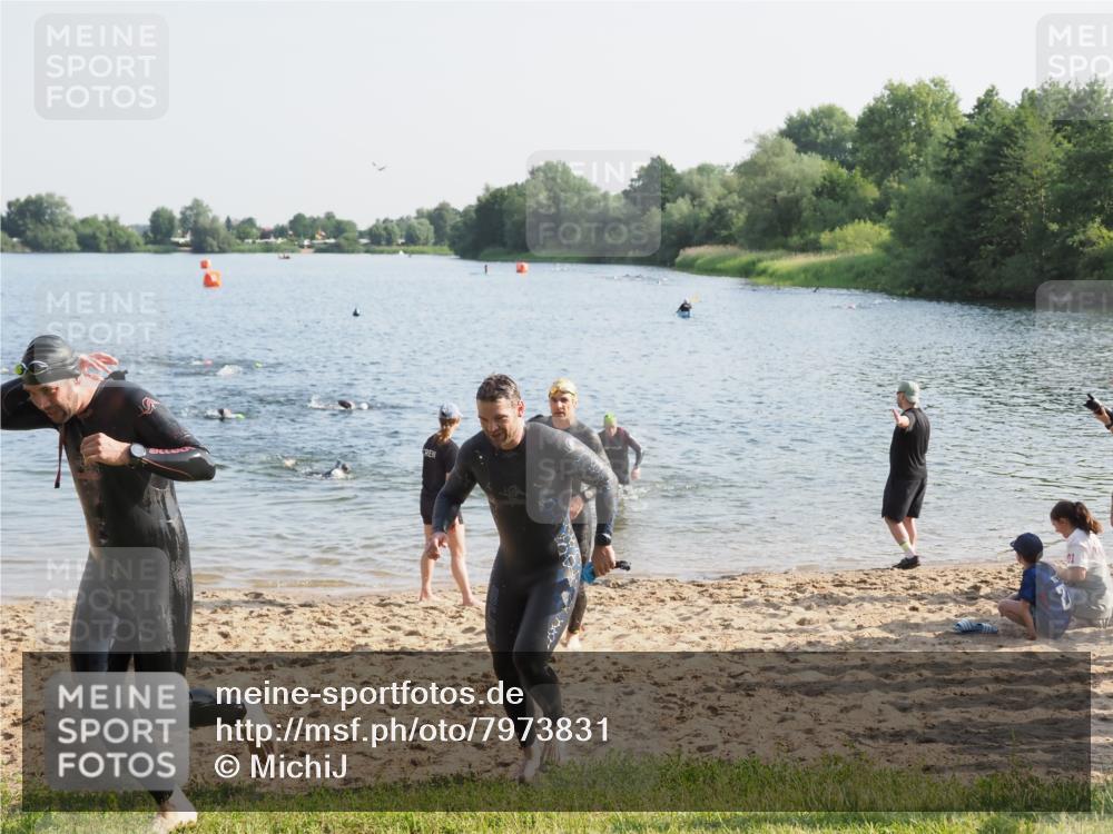 21.06.2025 - 27. Vierlanden-Triathlon MichiJ http://msf.ph/oto/7973831 15.06.2026 08:38:34 Schwimmen 27, 35, 45, 86, 126 meine-sportfotos.de