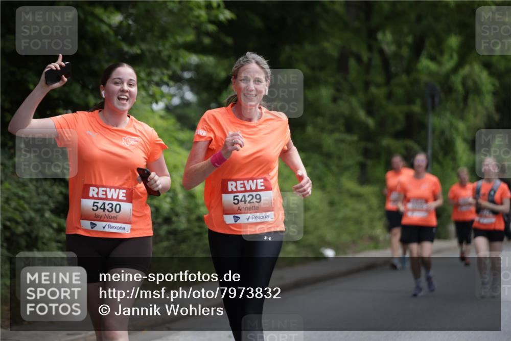 15.06.2025 - REWE Women's Run Jannik Wohlers http://msf.ph/oto/7973832 15.06.2025 10:08:35 Laufen 5430, 5429 meine-sportfotos.de