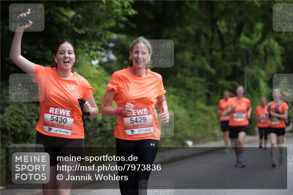 15.06.2025 - REWE Women's Run Jannik Wohlers http://msf.ph/oto/7973836 15.06.2025 10:08:35 Laufen 5430, 5429 meine-sportfotos.de