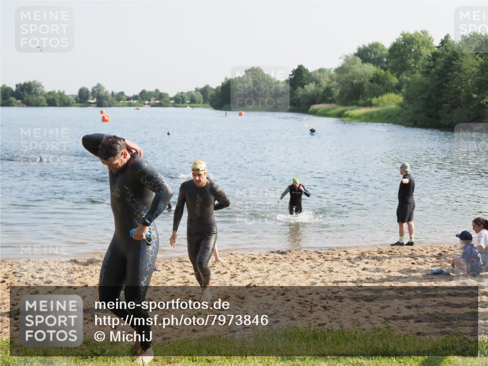 21.06.2025 - 27. Vierlanden-Triathlon MichiJ http://msf.ph/oto/7973846 15.06.2026 08:38:36 Schwimmen 2, 27, 35, 45, 86, 126 meine-sportfotos.de
