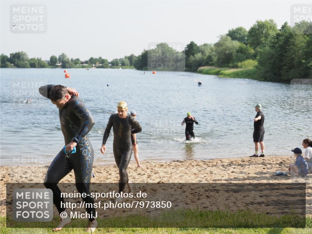 21.06.2025 - 27. Vierlanden-Triathlon MichiJ http://msf.ph/oto/7973850 15.06.2026 08:38:36 Schwimmen 2, 27, 35, 45, 86, 126 meine-sportfotos.de