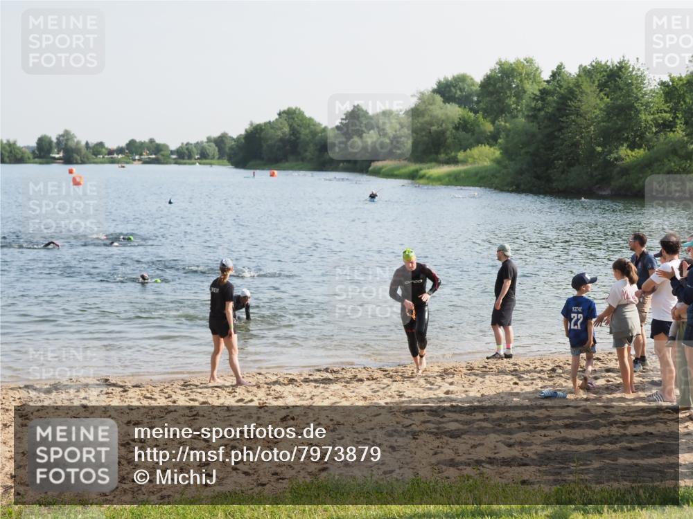21.06.2025 - 27. Vierlanden-Triathlon MichiJ http://msf.ph/oto/7973879 15.06.2026 08:38:39 Schwimmen 2, 27, 35, 45, 86, 126 meine-sportfotos.de