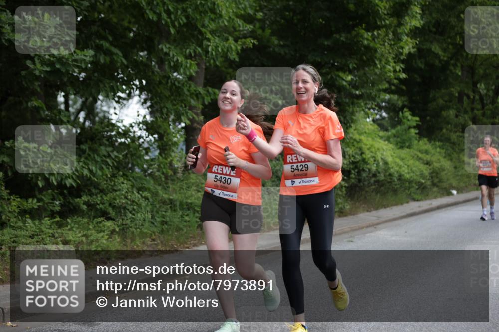 15.06.2025 - REWE Women's Run Jannik Wohlers http://msf.ph/oto/7973891 15.06.2025 10:08:36 Laufen 5430, 5429 meine-sportfotos.de