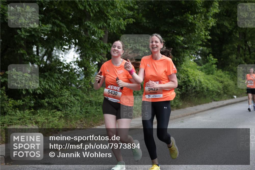 15.06.2025 - REWE Women's Run Jannik Wohlers http://msf.ph/oto/7973894 15.06.2025 10:08:36 Laufen 5430, 5425 meine-sportfotos.de