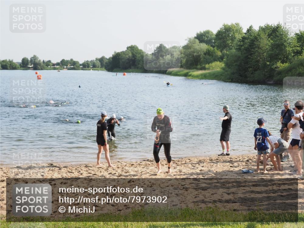 21.06.2025 - 27. Vierlanden-Triathlon MichiJ http://msf.ph/oto/7973902 15.06.2026 08:38:41 Schwimmen 2, 27, 86, 126, 182 meine-sportfotos.de