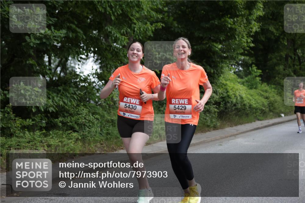 15.06.2025 - REWE Women's Run Jannik Wohlers http://msf.ph/oto/7973903 15.06.2025 10:08:36 Laufen 5430, 5429 meine-sportfotos.de