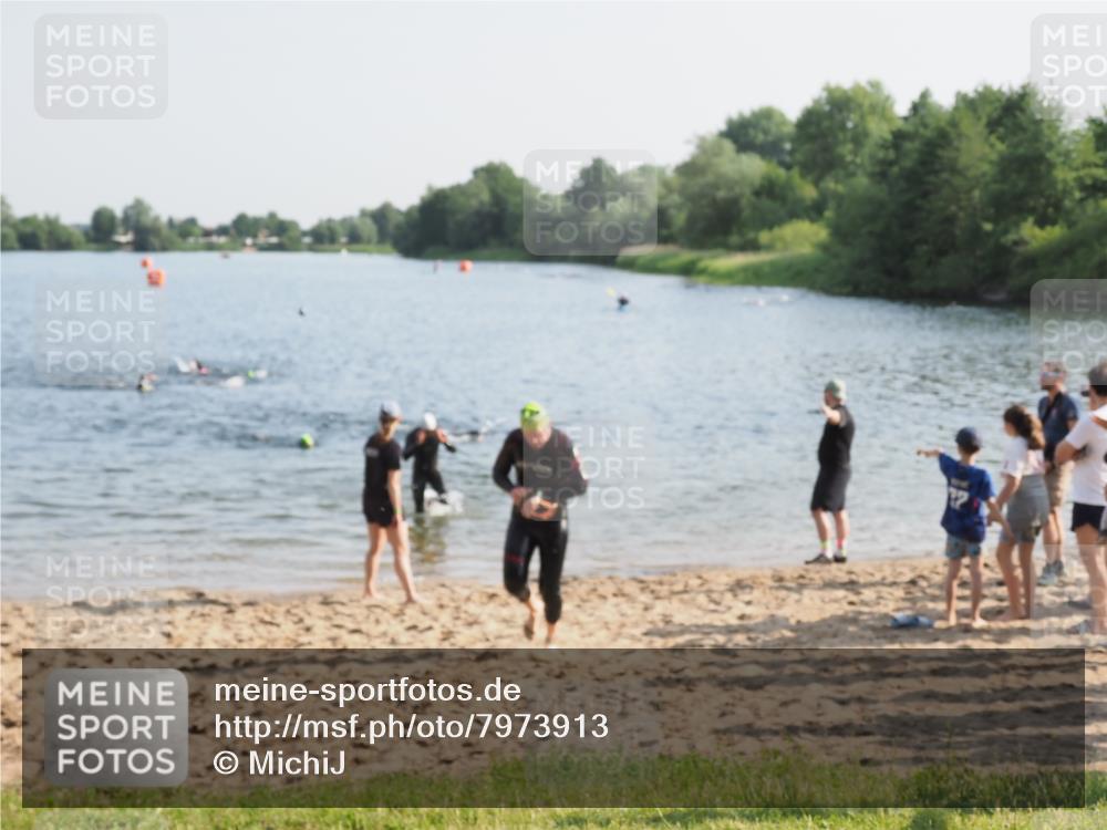 21.06.2025 - 27. Vierlanden-Triathlon MichiJ http://msf.ph/oto/7973913 15.06.2026 08:38:41 Schwimmen 2, 27, 86, 126, 182 meine-sportfotos.de