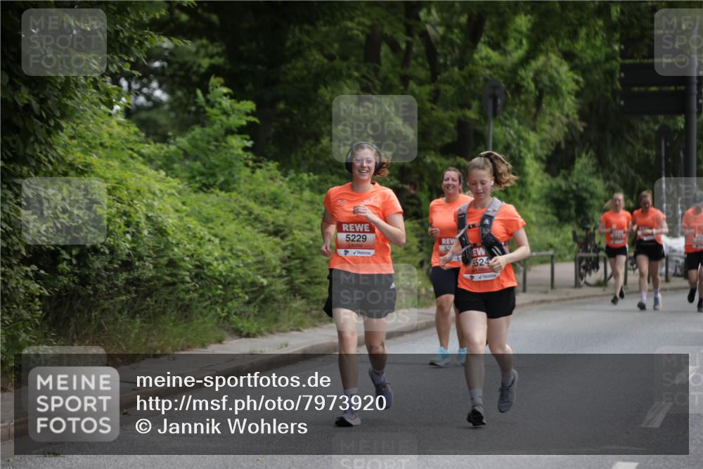 15.06.2025 - REWE Women's Run Jannik Wohlers http://msf.ph/oto/7973920 15.06.2025 10:08:38 Laufen 5229, 52, 5524, 014 meine-sportfotos.de