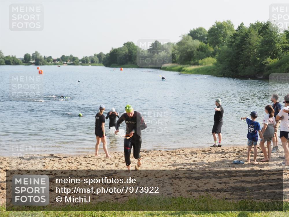 21.06.2025 - 27. Vierlanden-Triathlon MichiJ http://msf.ph/oto/7973922 15.06.2026 08:38:41 Schwimmen 2, 27, 86, 126, 182 meine-sportfotos.de
