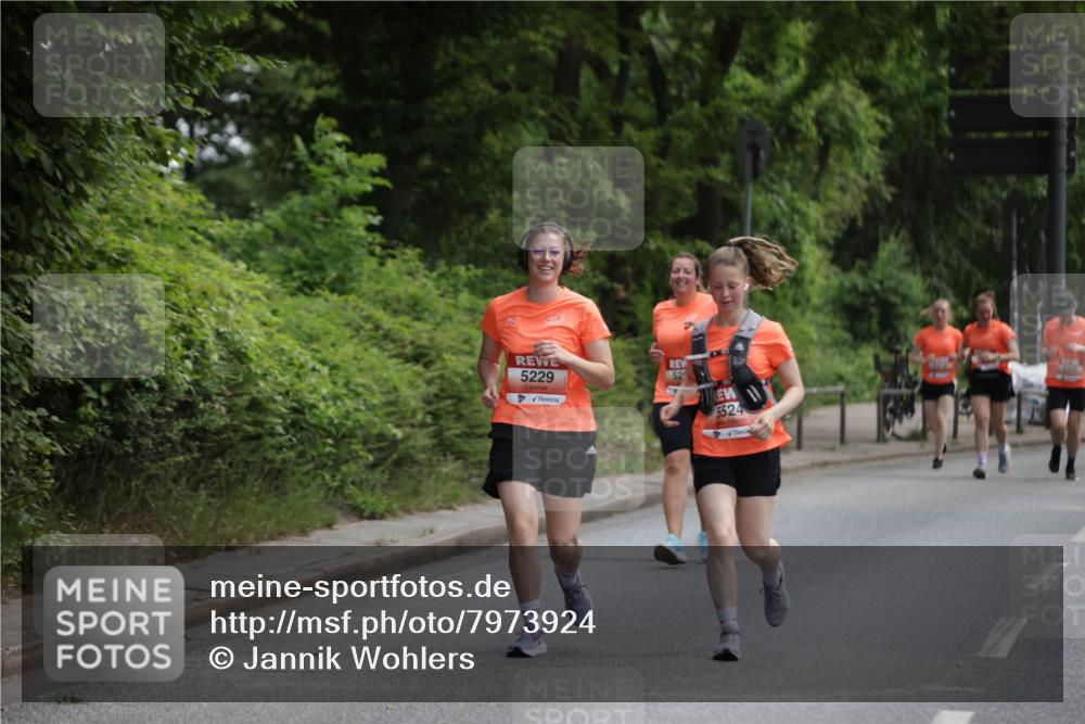 15.06.2025 - REWE Women's Run Jannik Wohlers http://msf.ph/oto/7973924 15.06.2025 10:08:38 Laufen 5229, 529, 5524 meine-sportfotos.de