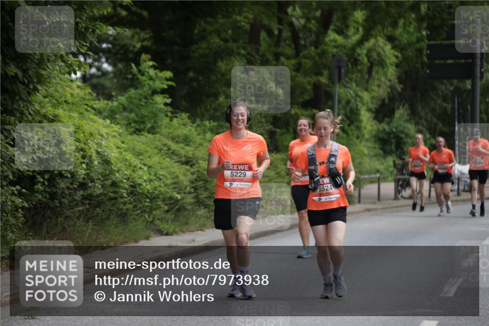 15.06.2025 - REWE Women's Run Jannik Wohlers http://msf.ph/oto/7973938 15.06.2025 10:08:38 Laufen 5229, 5524 meine-sportfotos.de