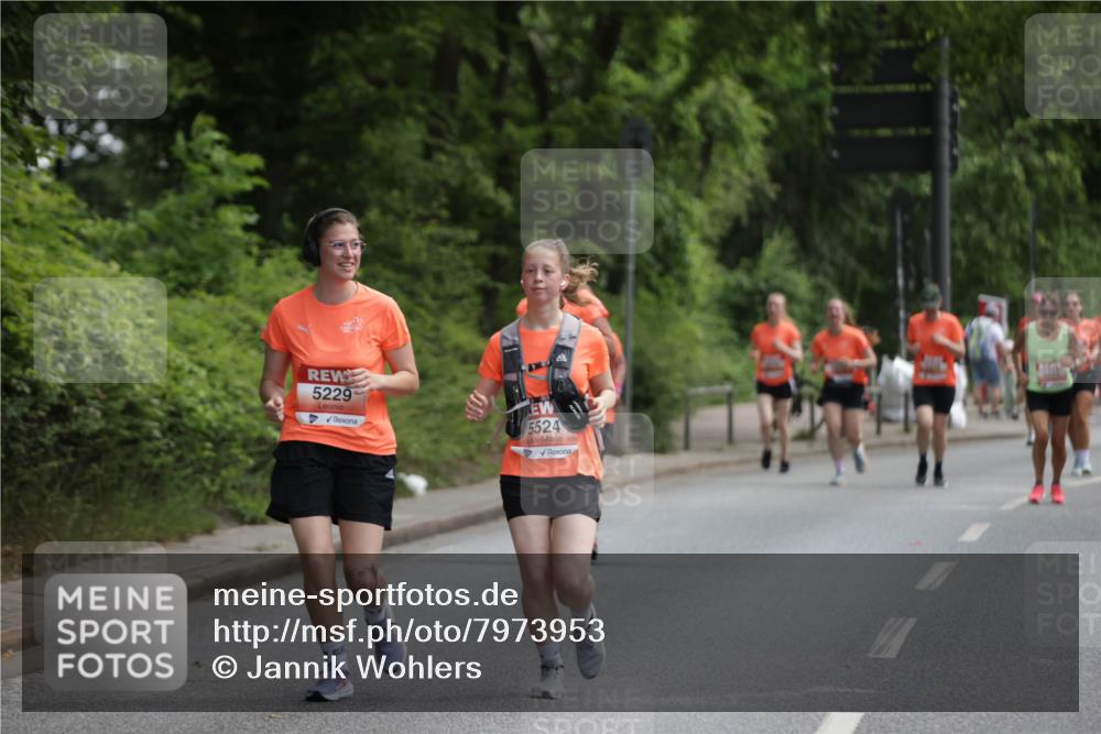 15.06.2025 - REWE Women's Run Jannik Wohlers http://msf.ph/oto/7973953 15.06.2025 10:08:39 Laufen 5229, 5524 meine-sportfotos.de