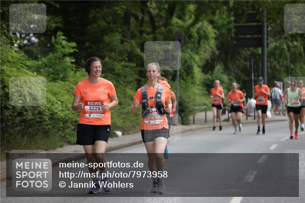 15.06.2025 - REWE Women's Run Jannik Wohlers http://msf.ph/oto/7973958 15.06.2025 10:08:39 Laufen 5229, 5524 meine-sportfotos.de