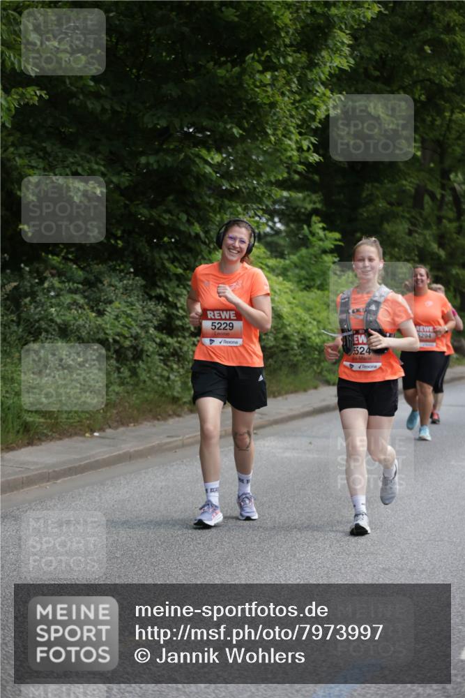 15.06.2025 - REWE Women's Run Jannik Wohlers http://msf.ph/oto/7973997 15.06.2025 10:08:41 Laufen 5229, 5524, 294 meine-sportfotos.de