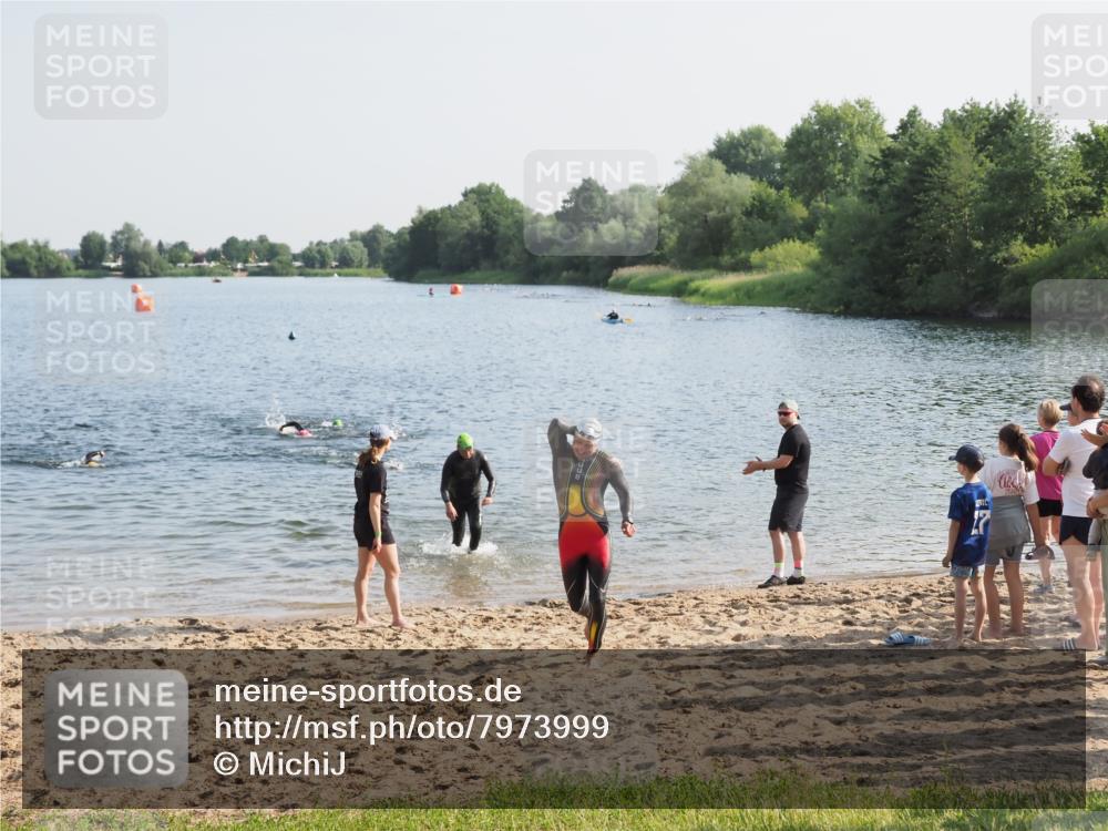 21.06.2025 - 27. Vierlanden-Triathlon MichiJ http://msf.ph/oto/7973999 15.06.2026 08:38:54 Schwimmen 94, 182 meine-sportfotos.de