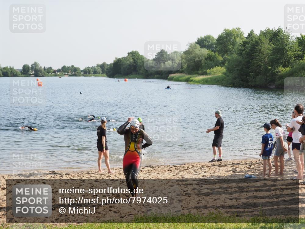 21.06.2025 - 27. Vierlanden-Triathlon MichiJ http://msf.ph/oto/7974025 15.06.2026 08:38:55 Schwimmen 94, 182 meine-sportfotos.de