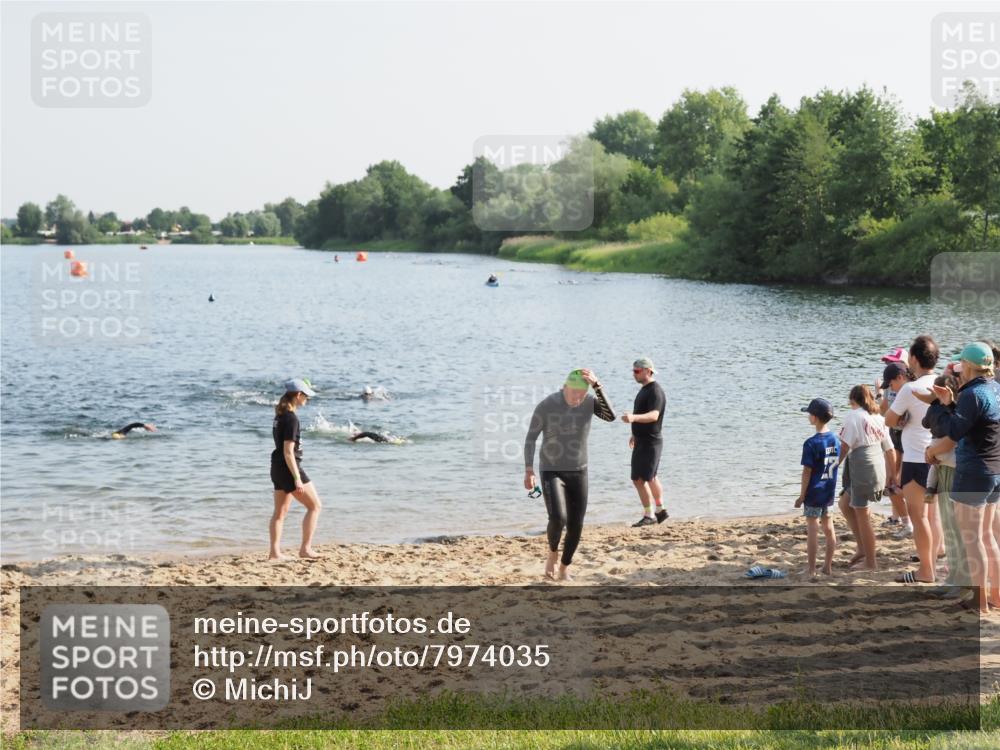 21.06.2025 - 27. Vierlanden-Triathlon MichiJ http://msf.ph/oto/7974035 15.06.2026 08:38:58 Schwimmen 77, 94 meine-sportfotos.de