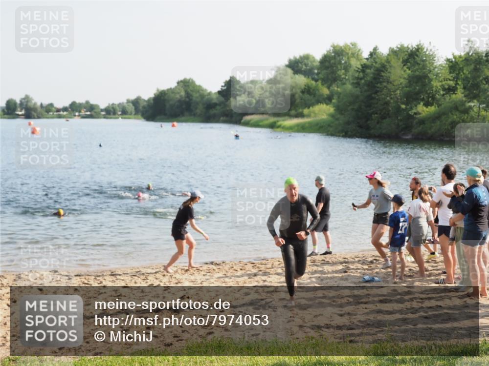 21.06.2025 - 27. Vierlanden-Triathlon MichiJ http://msf.ph/oto/7974053 15.06.2026 08:38:59 Schwimmen 77, 94 meine-sportfotos.de