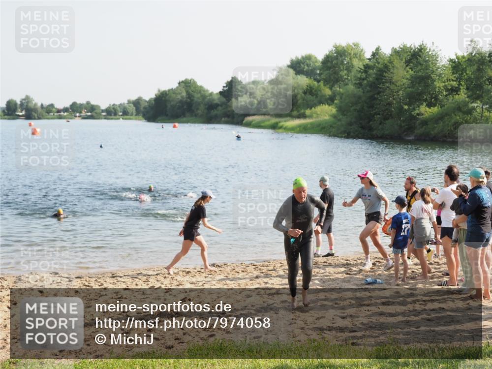 21.06.2025 - 27. Vierlanden-Triathlon MichiJ http://msf.ph/oto/7974058 15.06.2026 08:38:59 Schwimmen 77, 94 meine-sportfotos.de
