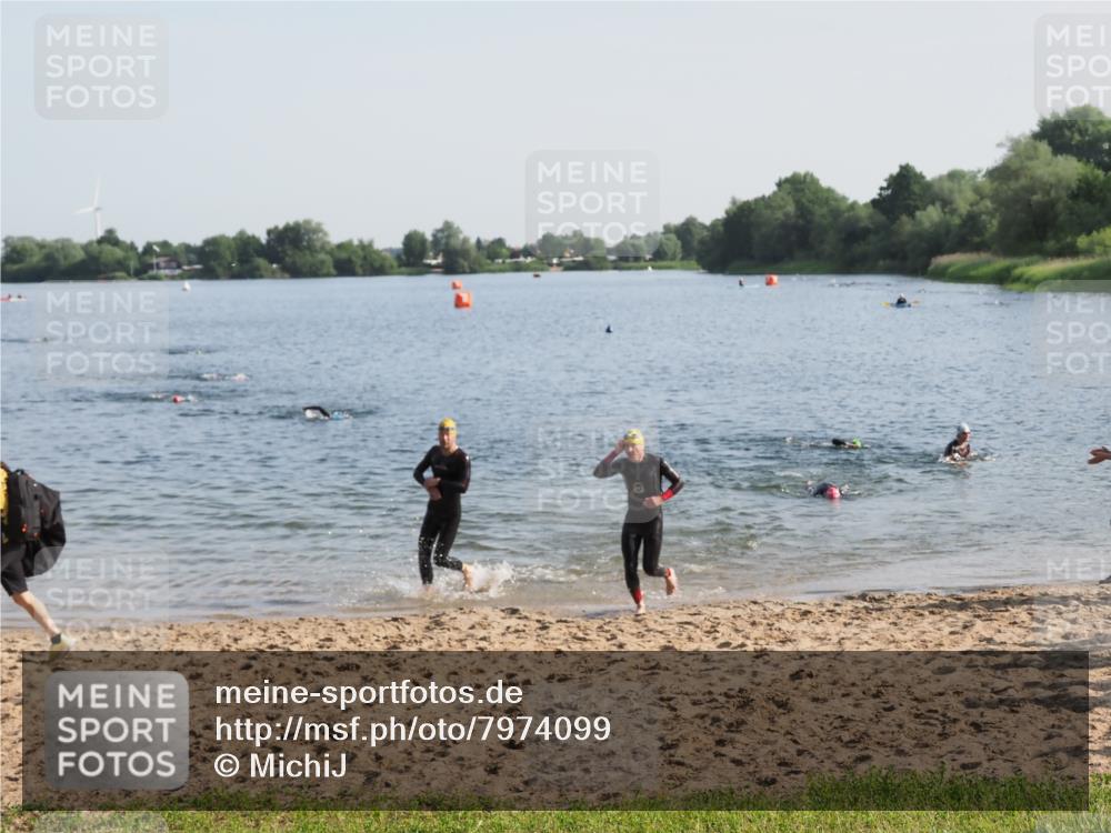 21.06.2025 - 27. Vierlanden-Triathlon MichiJ http://msf.ph/oto/7974099 15.06.2026 08:39:07 Schwimmen 77, 120, 165 meine-sportfotos.de