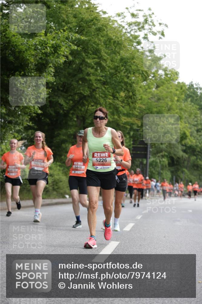 15.06.2025 - REWE Women's Run Jannik Wohlers http://msf.ph/oto/7974124 15.06.2025 10:08:50 Laufen 5076, 5448, 5419, 5226 meine-sportfotos.de