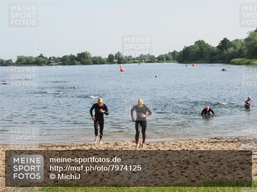 21.06.2025 - 27. Vierlanden-Triathlon MichiJ http://msf.ph/oto/7974125 15.06.2026 08:39:08 Schwimmen 77, 120, 165 meine-sportfotos.de
