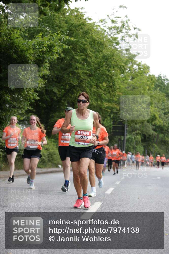 15.06.2025 - REWE Women's Run Jannik Wohlers http://msf.ph/oto/7974138 15.06.2025 10:08:50 Laufen 5448, 5226, 5419, 5076 meine-sportfotos.de