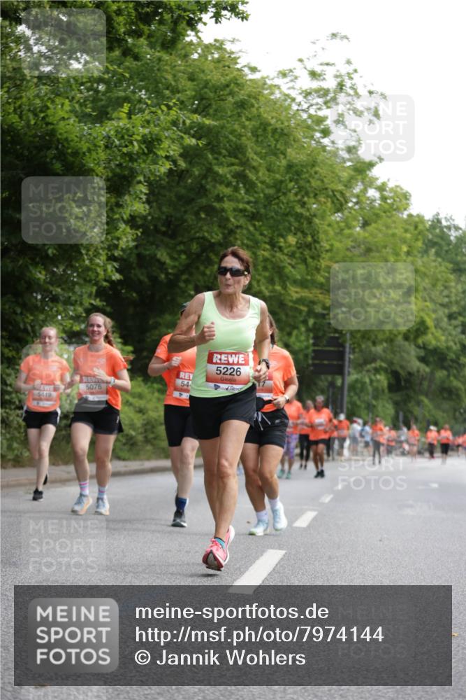 15.06.2025 - REWE Women's Run Jannik Wohlers http://msf.ph/oto/7974144 15.06.2025 10:08:50 Laufen 54, 5076, 5419, 5226 meine-sportfotos.de