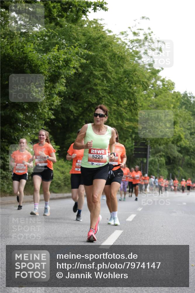 15.06.2025 - REWE Women's Run Jannik Wohlers http://msf.ph/oto/7974147 15.06.2025 10:08:50 Laufen 5076, 54, 5419, 5226 meine-sportfotos.de