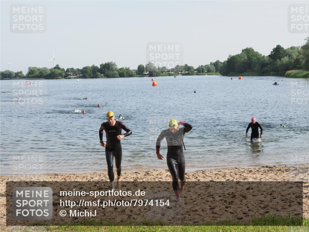 21.06.2025 - 27. Vierlanden-Triathlon MichiJ http://msf.ph/oto/7974154 15.06.2026 08:39:09 Schwimmen 77, 120, 165 meine-sportfotos.de