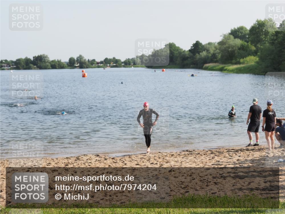 21.06.2025 - 27. Vierlanden-Triathlon MichiJ http://msf.ph/oto/7974204 15.06.2026 08:39:15 Schwimmen 120, 132, 165 meine-sportfotos.de