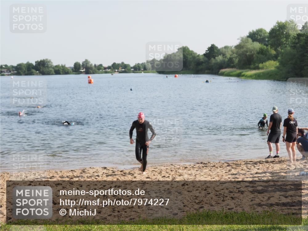 21.06.2025 - 27. Vierlanden-Triathlon MichiJ http://msf.ph/oto/7974227 15.06.2026 08:39:16 Schwimmen 120, 132, 165 meine-sportfotos.de