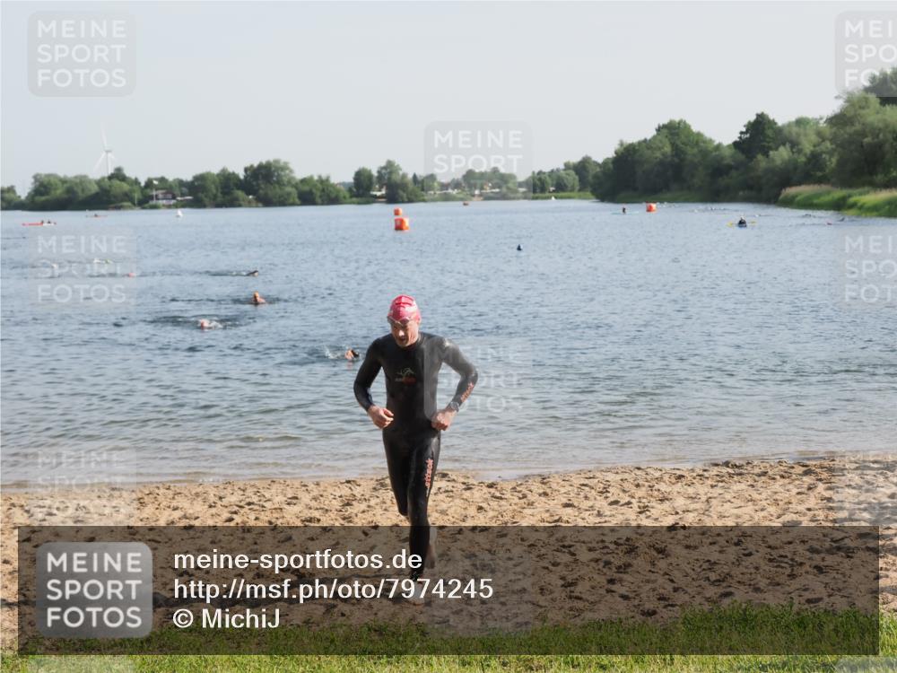 21.06.2025 - 27. Vierlanden-Triathlon MichiJ http://msf.ph/oto/7974245 15.06.2026 08:39:18 Schwimmen 120, 132, 165 meine-sportfotos.de