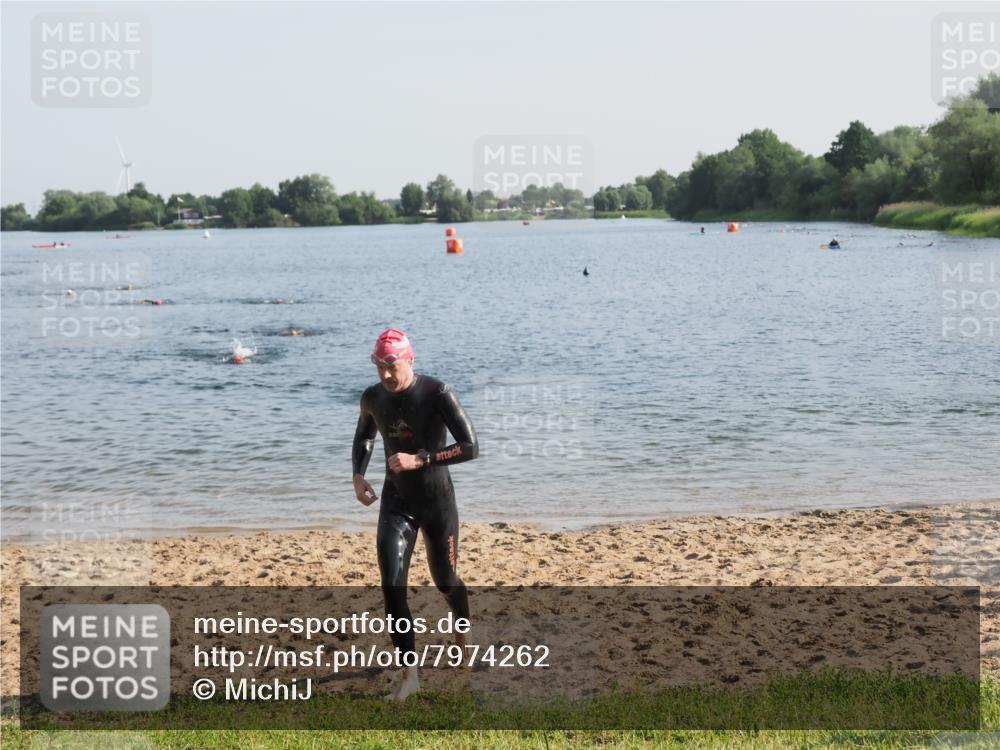 21.06.2025 - 27. Vierlanden-Triathlon MichiJ http://msf.ph/oto/7974262 15.06.2026 08:39:18 Schwimmen 120, 132, 165 meine-sportfotos.de
