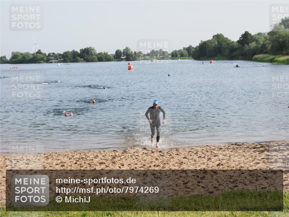 21.06.2025 - 27. Vierlanden-Triathlon MichiJ http://msf.ph/oto/7974269 15.06.2026 08:39:31 Schwimmen 168 meine-sportfotos.de