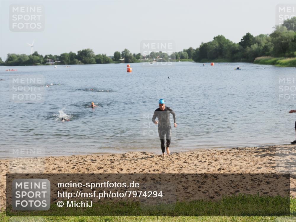 21.06.2025 - 27. Vierlanden-Triathlon MichiJ http://msf.ph/oto/7974294 15.06.2026 08:39:32 Schwimmen 168 meine-sportfotos.de